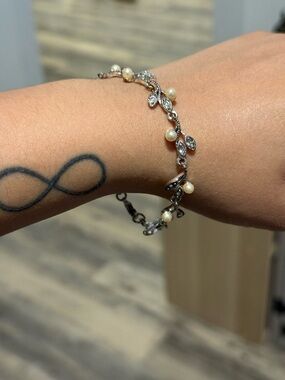 Vintage Silver Tone Leaf Faux Pearl Bracelet